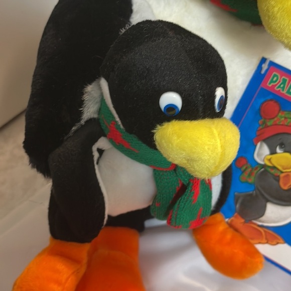 20" COMMONWEALTH PENGUIN PLUSH SQUEAKER Red Knit Hat Large Stuffed Animal NWT - Picture 2 of 10